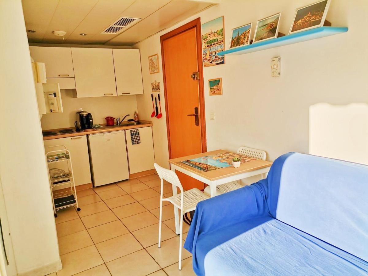 Menton Bord De Mer Studio Calme Avec Balcon, Ascenseur, Climatisation, Ideal Location Quiet Near Sea, Balcony, Elevator, Ac 外观 照片